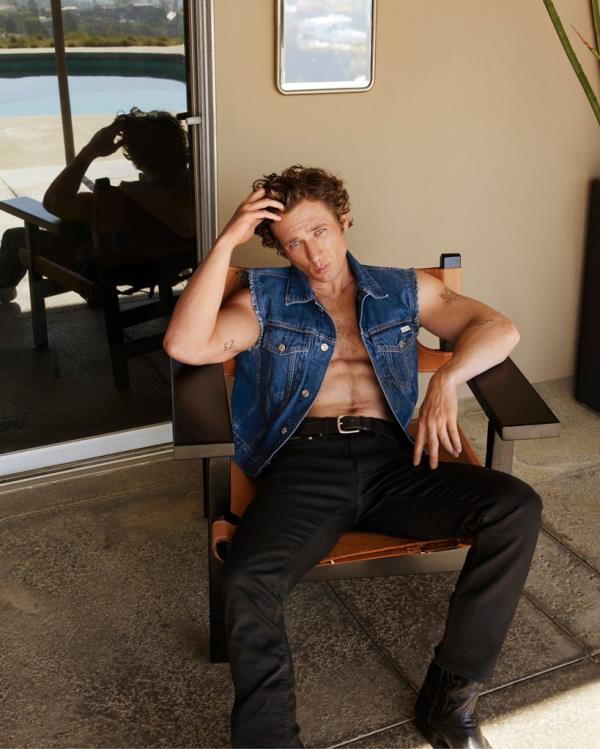 Jeremy Allen White posing for Calvin Klein in August 2024.