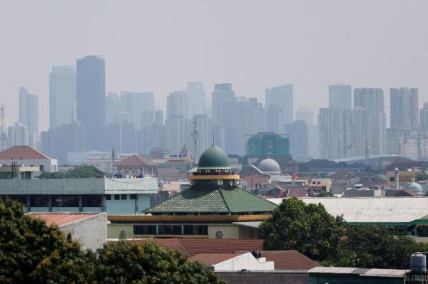 Indonesia to start random emission tests as poor air chokes Jakarta